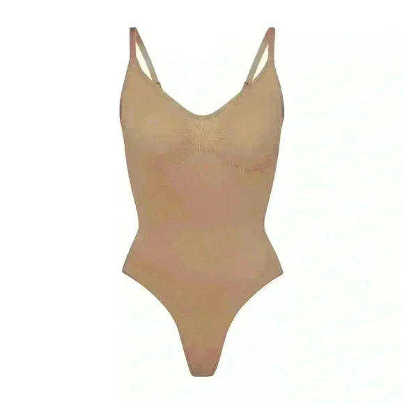SKIMS Adjustable Straps Seamless Sculpt Compression Brief Bodysuit - Picture 2 of 6